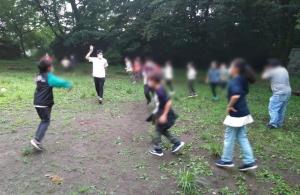 ４