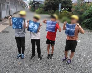 ４