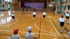 ９