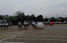 ９