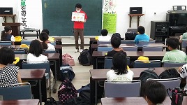 ４
