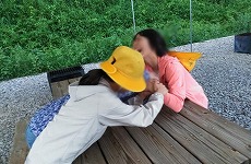 ２
