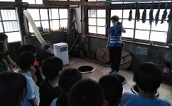 ２